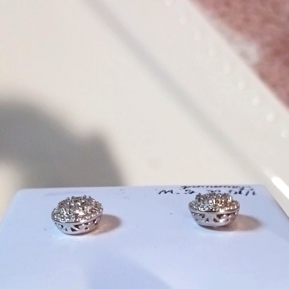 Gorgeous ⚜️ Sterling Silver Diamond Post Earrings  Intricate Design  *New*